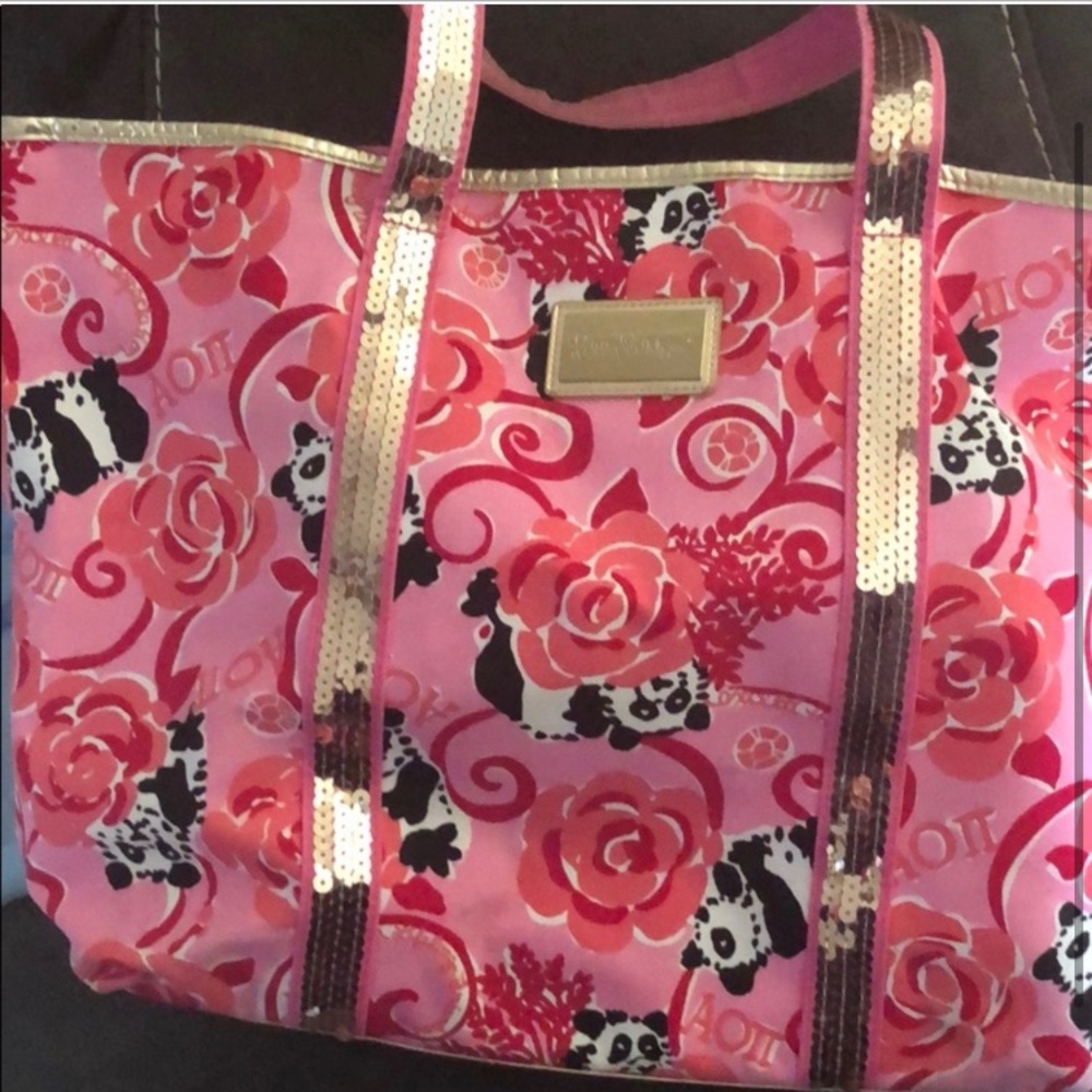 ISO AOII BAG AND LETTER SHIRTS—NEW MEMBER OF AOII!